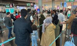 İstanbul havalimanlarında tatil dönüşü yoğunluğu