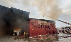 İzmir'de atölye ve depolarda çıkan yangın kontrol altına alındı