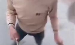 Kazaya sinirlenen tırcı 'Aynama vurdun' deyip, meslektaşına demir sopayla saldırdı