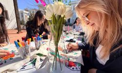Kepez'de anneler çanta boyadı
