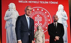 Kültür ve Turizm Bakanı Ersoy, 'Melek heykeli'ni Fener Rum Patrikhanesine teslim etti
