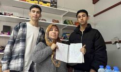 Liseliler harçlıklarıyla depremzede vatandaşların bakkal borcunu kapadı