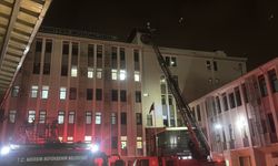 Mersin Emniyet Müdürlüğü ek hizmet binasında çıkan yangın söndürüldü