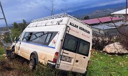 Mersin'de elektrik direğine çarpan işçi servisindeki 4 kişi yaralandı