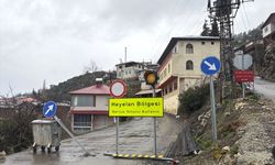 Mersin'de heyelan nedeniyle bazı evler zarar gördü