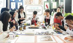 Meslek lisesi öğrencileri, geleneksel ve çağdaş tasarımı buluşturan koleksiyonla uluslararası ayakkabı fuarına katıldı