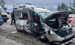 Osmaniye'de otomobil ile hafif ticari aracın çarpıştığı kazada 6 kişi yaralandı