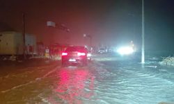 Samandağ’da Deniz Taştı Sahil Yolu Ve İşletmeler Sular Altında Kaldı