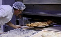 Trabzon'da ekşi mayalı ramazan pidesi 6 saatlik hummalı mesaiyle sofralara ulaşıyor