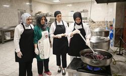 Üniversite öğrencileri 'Ninemin Tarifleri Atölyesi' ile yöresel yemekleri öğreniyor