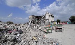 Uydu görüntülerine göre ABD ve İsrail, İran'daki ilkokula yakınlardaki donanma üssüyle aynı anda saldırdı