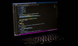 Yazılım sektöründe adından sıkça bahsettiren 'vibe coding' yeni çalışma kültürü oluşturuyor