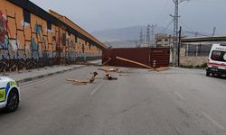 Hatay’da Korkutan Olay: Konteyner Yerinden Koptu