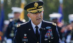 ABD'de görevden alınan Kara Kuvvetleri Komutanı, ordunun 'karakterli liderleri' hak ettiğini belirtti
