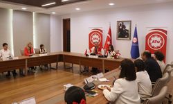 Adana ATÜ Rektörü Prof. Dr. Sözen ve senato üyeleri koltuklarını çocuklara bıraktı