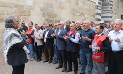 Adana'da Kahramanmaraş'taki saldırıda hayatını kaybedenler için gıyabi cenaze namazı kılındı