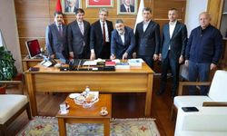 AK Parti'ye katılan Serik Belediye Başkanı Kumbul: 'Hemşehrilerimize en iyi hizmeti sunmak amacıyla yeni bir yol yürümeye karar verdim'