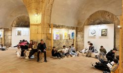 Alanya'da 800 öğrenci Kütüphane Haftası'nı tarihi Kızılkule'de kitap okuyarak kutladı