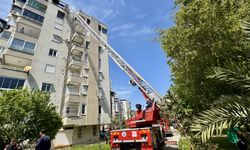 Antalya'da bir apartmanın teras katında çıkan yangın söndürüldü