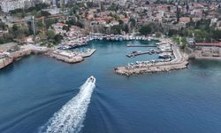 Antalya'da deniz polisleri karakol botlarıyla mavi sularda her daim teyakkuzda