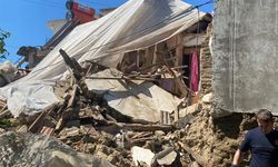 Antalya'nın Demre ilçesinde kerpiç evin odası ve sundurması çöktü