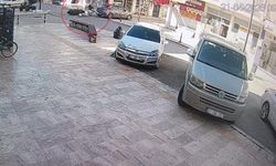 Başında olması gereken kask motosiklette olunca ölümden döndü