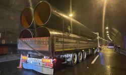 Bolu Dağı Tüneli'nde tırın arızalanan otomobile çarpması sonucu 5 kişi yaralandı