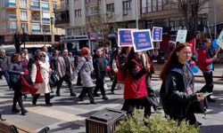 Burdur'da otizm için farkındalık yürüyüşü düzenlendi