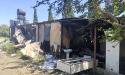 Depremzede ailenin yaşadığı 2 konteyner alevlere teslim oldu