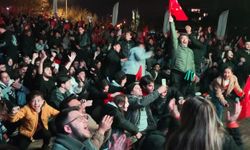 Dev ekrandaki bitiş düdüğüyle Antalya'da bayram havası esti