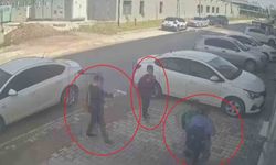 Ellerindeki oyuncak silahla 11 yaşındaki çocuğun önünü kesen 3 akranı para istedi