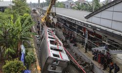 Endonezya'daki tren kazasında ölü sayısı 14'e yükseldi