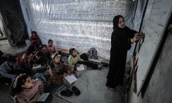 Gazzeli gönüllü öğretmenler, imkansızlıklara rağmen bir neslin kaybolmaması için uğraşıyor