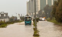 Hatay ve Osmaniye'de sağanak hayatı olumsuz etkiledi