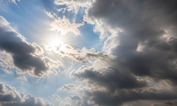 Hatay’da Cumartesi Sürprizi: Güneş Var Ama Bulutlar Baskın!