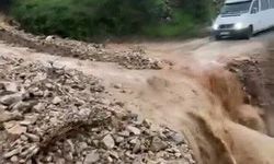 Hatay'da Heyelan: Yol Ulaşıma Kapandı