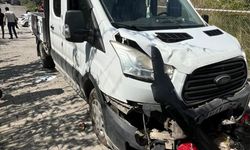 Hatay'da kamyonetle çarpışan motosikletteki 1 kişi öldü, 1 kişi yaralandı