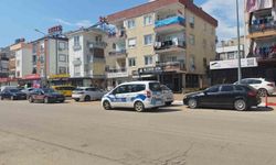 Husumetli akrabalar arasında bıçaklı kavga: 2 yaralı