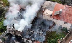 İki katlı gecekonduda çıkan yangın bitişiğindeki eve sıçradı