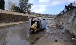 İskenderun'da kanala düşen otomobildeki 2 kişi yaralandı