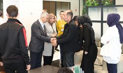 Kahramanmaraş Valisi Ünlüer ile Prof. Dr. Solaroğlu, okul saldırısında yaralanan öğrencileri ziyaret etti