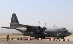 Katar'da, ABD'ye ait El-Udeyd Üssü'ne askeri sevkiyat uçaklarının indiği görüldü