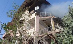 Kırıkhan'da evin terası alevlere teslim oldu