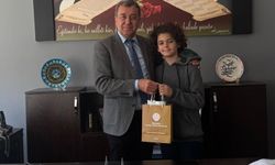 Kumlucalı öğrenci kitap okuma yarışmasında il birincisi oldu