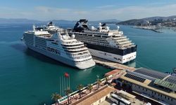 Kuşadası'na iki kruvaziyerle 2 bin 723 turist geldi