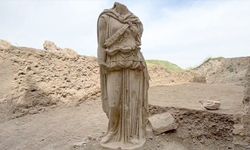 Laodikeia'da 2 metrelik 'Athena' heykeli bulundu