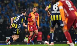 Lider Galatasaray, şampiyonluk yarışındaki kritik derbide yarın Fenerbahçe'yi ağırlayacak
