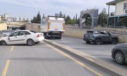 Mersin'de cip ile otomobilin çarpıştığı kazada 2 kişi yaralandı