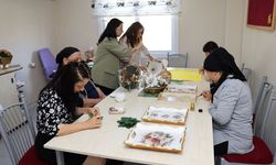 Mersin'de işitme engelli Sinem kurslarda aldığı eğitimle el emeğini kazanca dönüştürdü