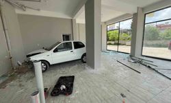 Osmaniye'de kontrolden çıkan otomobil dükkana girdi: 1 yaralı